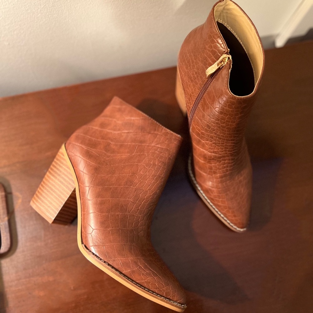 Cognac booties